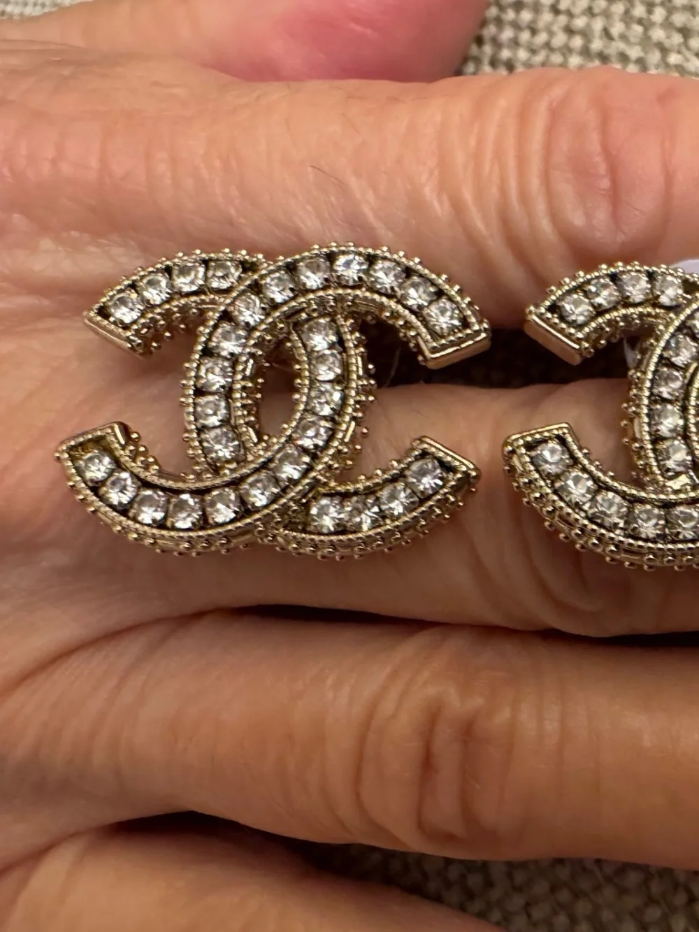 Brand New Classic Chanel CC Logo Strass Crystal Embellished Gold Earrings - Picture 4 of 5